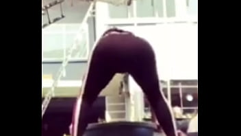 Preview 1 of Porn Costumes - Culona Zamadhi ejercitando culazo