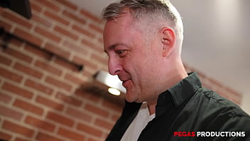 Preview 2 of Porn Girls 7 Boyes - Pegas Productions - Eden se fait p&eacute_ter le cul par la Queue de Julian August