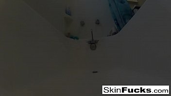 Preview 1 of Www Xxnxl Baby - Skins naughty bath playtime