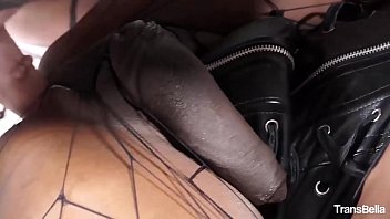 Preview 4 of Sxse Vdoes - TRANS BELLA - Hot Italian fuck with naughty Latina redhead tranny Flavia Lins