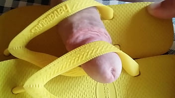 Preview 2 of Omg I Found It Fffm - havaianas amarelas 35/36