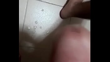 Preview 4 of Threesome Cockriding - Ba&ntilde_o de leche