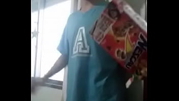 Preview 3 of Desy Desy - Novinho metendo a porrada no cereal gostoso