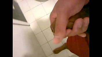 Preview 1 of Hidden Cam Pinay Virgin - HOMBRE SE CORRE EN EL BA&Ntilde_O DE SU CASA