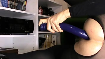 Preview 2 of Rocks Xnxx - Dildo anale colorato da 70 Cm E