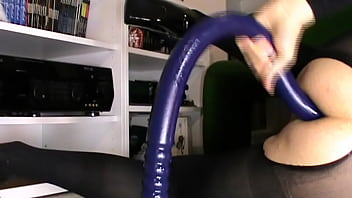 Preview 1 of Rocks Xnxx - Dildo anale colorato da 70 Cm E