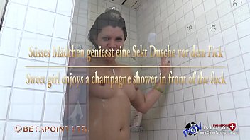 Preview 3 of Pee Jav Hd - S&uuml_sses M&auml_dchen geniesst eine Sekt Dusche vor dem Fick  - SPM Amanda26 TR166