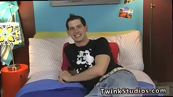 Preview 4 of Upload Porn Videos - Free download gay porn young male photo Jayden Ellis is talking with