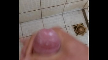 Preview 1 of Wearing Cummed - Batendo uma