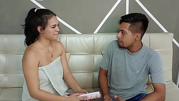 Preview 1 of Moms Ais - Observo a mi hermanastra viendo porno y me pongo cachondo,  me corro en sus ricas nalgas.