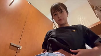 Preview 2 of Fat Cik - 【おまんこの中沢山見せます】ト◯レの中で喘ぐのを我慢してオナニーでイク。沢山ももかのおまんこ見て。。