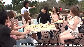 Preview 2 of Anal In Pu - Summer Asian girls sucking on cocks in the sunny outdoors