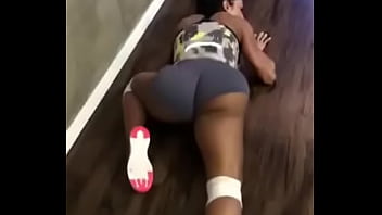 Preview 1 of Desi Mms And Scandals - Gracyanne barbosa dando bucetada no chao 2