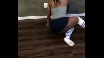 Preview 3 of Novo Bg Sex - Gracyanne barbosa dando bucetada no chao