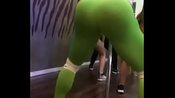 Preview 3 of Sunni Leine Theresome - Gracyanne barbosa rebolando seu rabao 2