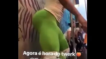 Preview 1 of Vintage Tit Fucking - Gracyanne barbosa rebolando seu rabao sarado