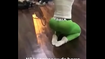Preview 4 of Finger Blonde - Gracyanne barbosa toda aberta no pole dancing
