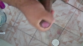 Preview 2 of Lesbian Di Paksa - Batendo uma antes do banho