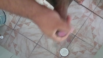 Preview 1 of Lesbian Di Paksa - Batendo uma antes do banho