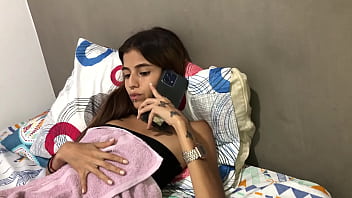 Preview 1 of Dea Dayhan - Entrega del domiciliario sale mal&iexcl_ tiene una polla bien grande y mi peque&ntilde_a vagina no aguanta - porno en espa&ntilde_ol