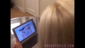 Preview 1 of Hollyextra Pussy Pics - SURFING PORN WITH LORI
