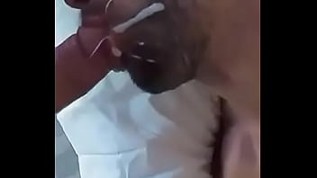 Preview 4 of 16yers Old Girl Saxy Video - Mach&atilde_o tomando o leite do caf&eacute_ da manh&atilde_ na cama.