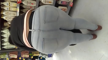 Preview 4 of Sleeping Sister Repe - filmando a gordinha no supermercado