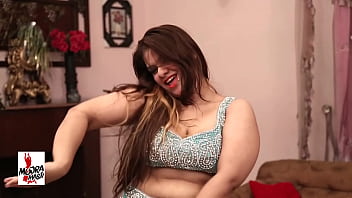 Preview 4 of Mature Flashing Milf - IQRA - HAAN DE MUNDEY DE NAAL - 2017 PAKISTANI MUJRA DANCE