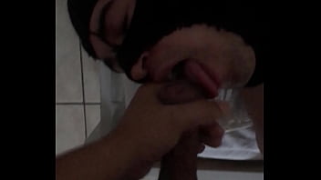 Preview 2 of Sister Sleeping Taboo Fuck 3gp - Tomando leite de macho direto da fonte