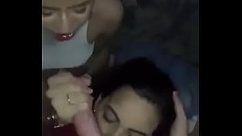 Preview 4 of Indian Girl Xxx Gang Rap - Dos amigas me la maman y se besan - Two friends blowjob