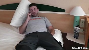 Preview 1 of Xxxx Boys Vidio - Mutter besucht jungen Liebhaber im Hotel zum Ficken