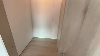 Preview 1 of Sex Voies - me oculto en el closet de mi peque&ntilde_a hermanastra para darle la mejor follada de su vida