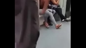Preview 2 of Randi Ka Bur Xxx - Mulher n&atilde_o aguenta e mija no vag&atilde_o do trem