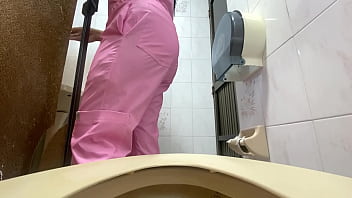 Preview 1 of Merida Yucatan Porn Gay - Camara atrapa a enfermera meando en ba&ntilde_o del hospital(big ass)