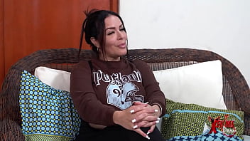 Preview 3 of Uzbek Homemade - MILF ninf&oacute_mana de grandes tetas y jugoso culo pasa casting para deslechar a un joven afortunado