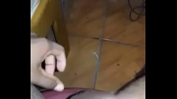 Preview 2 of Dad Jerks Off Watching Daughter - Garoto na punheta gostosa