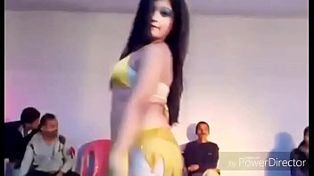 Preview 2 of Xxx Mom Hollywood - Hot desi dance Tip Tip Barsa Pani Uncensored