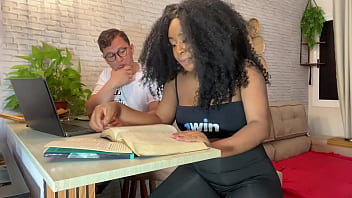 Preview 1 of Abg Jepang Pecah Perawan - Garoto nerd fode sua colega enquanto estudava para a prova.