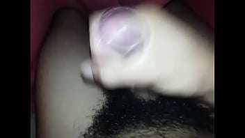 Preview 3 of Nudi Dance And Fuck - Novinho gostoso batendo uma debaixo da coberta