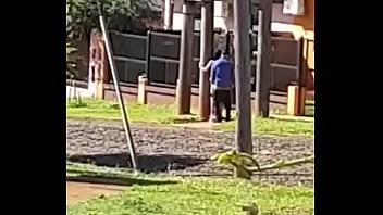 Preview 2 of Uta Locura - pendeja argenta no aguanta llegar hasta su casa y lo hacen en la calle