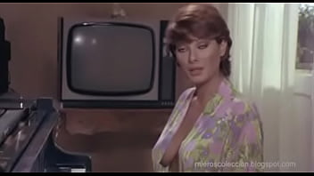 Preview 3 of French Mature Desk - Edwige Fenech sexy en el piano (La Profesora Ense&ntilde_a En Casa)