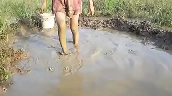 Preview 4 of School Girl Fucking Viedo - Beauty girl  Catching Fish By hand