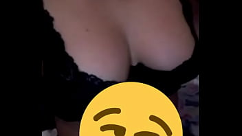 Preview 2 of Sex Hot Dat Com - Mi novia me ense&ntilde_a sus tetas por whatsapp