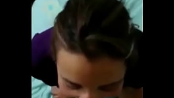 Preview 4 of Xxx Tra Tiny Com - Novinha safada pagando um boquet&atilde_o