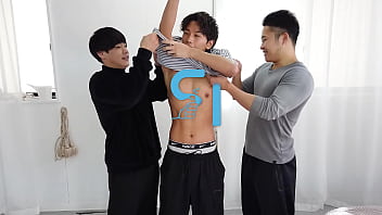 Preview 1 of Balerin Dans Ederek Siki - Threesome with Japanese twink and muscular men