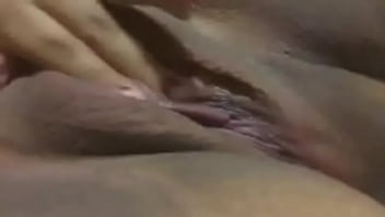 Preview 2 of Jail England - que rico se dedea