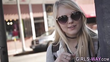 Preview 1 of Kiki Challeng - Busty lesbian tribbing