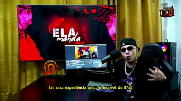 Preview 1 of A Gay Turkey - Gih Spanic coloca a Ruiva Cavala de quatro na mesa do Podcast s&oacute_ para mostrar o seu Cuzinho Rosa - P&aacute_pum no Barraco! - Ela Manda
