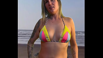 Preview 4 of Beeg 720p Hd Video Downlode - Deixei o gar&ccedil_om da barraca da praia de pau duro e pedir pra pegar e sentir o volume .