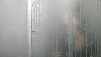 Preview 1 of Trans Beauty - mientras me doy una ducha,  llega mi compa&ntilde_era de habitaci&oacute_n cachonda con ganas de que le chupe su rico co&ntilde_o
